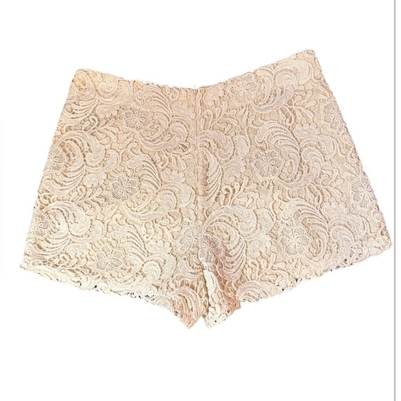 Karlie Crochet Ivory Shorts Size Medium - Picture 1 of 4